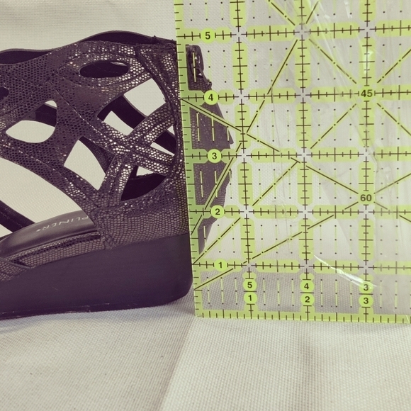 Donald J Pliner Gladiator Sandals Black Leather Low Wedge Women's Sz 8 N - Picture 12 of 13